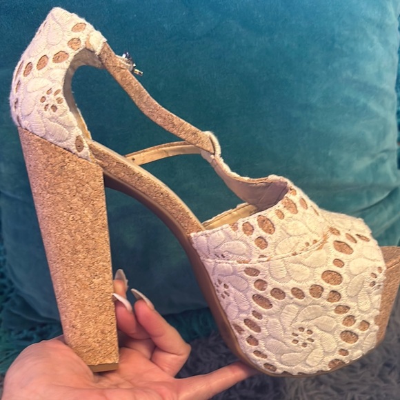 White/Cream Platform Sandals with Open-Toe Design and Intricate Cutout Pattern - Picture 7 of 9